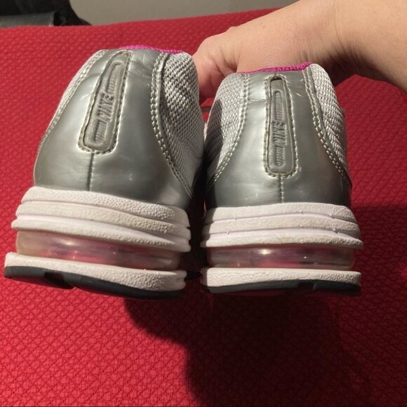 NIKE Sz 9  Torch 5 Air Max Sneakers Sz 9 - Picture 6 of 9